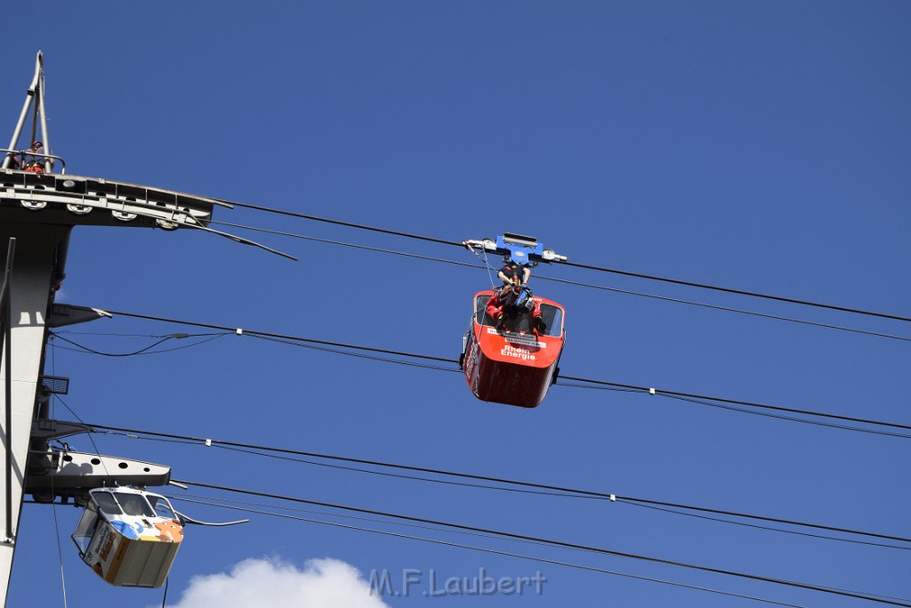 Koelner Seilbahn Gondel blieb haengen Koeln Linksrheinisch P224.JPG - Miklos Laubert